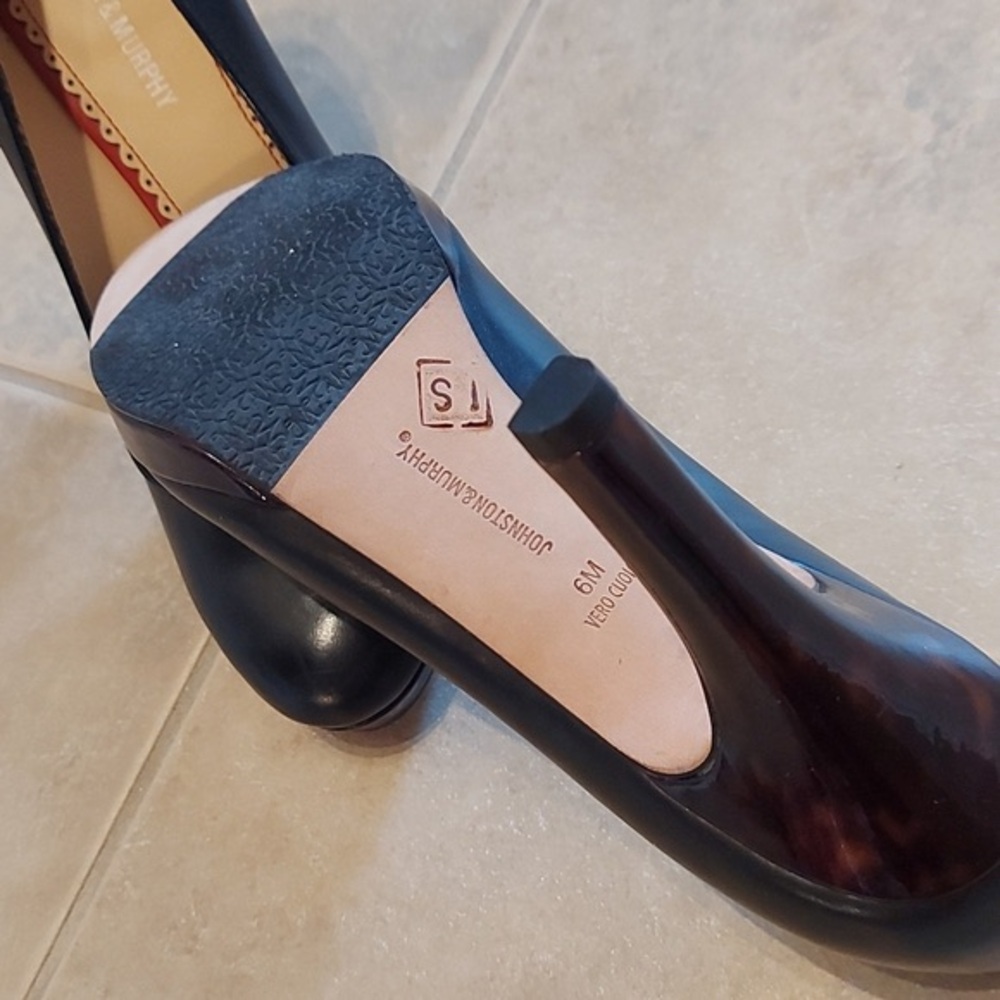 Johnston and Murphy Ladies Platform Pumps - Picture 4 of 4